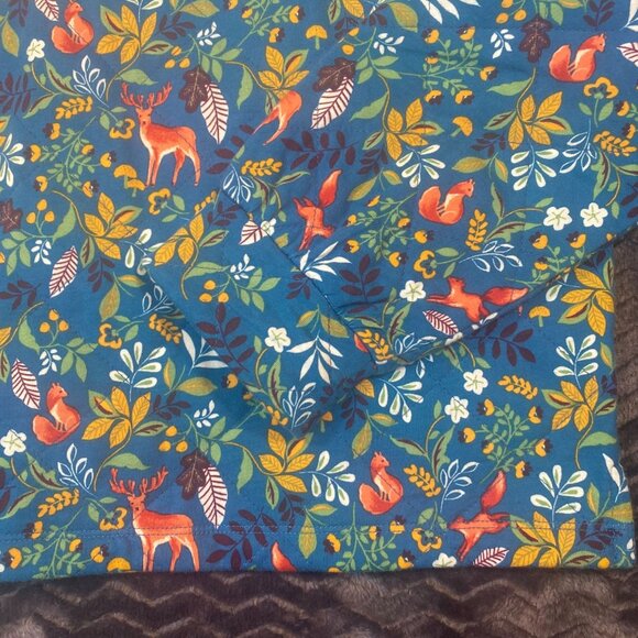 talbots 3/4 Sleeve Top With Colorful Deer & Foliage Pattern 100% Cotton Face & B - Picture 5 of 10